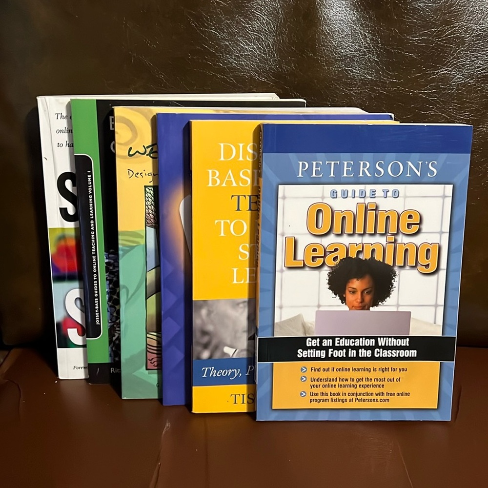 6 paperback books on online learning.